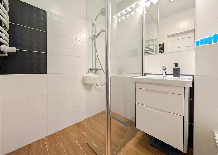 Szczepin Homely By Bookinghost Daire *